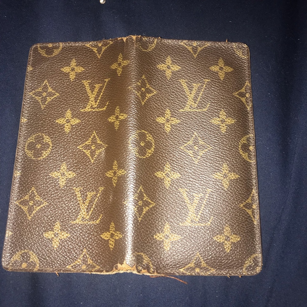 AUTHENTIC VINTAGE LOUIS VUITTON CHECKBOOK